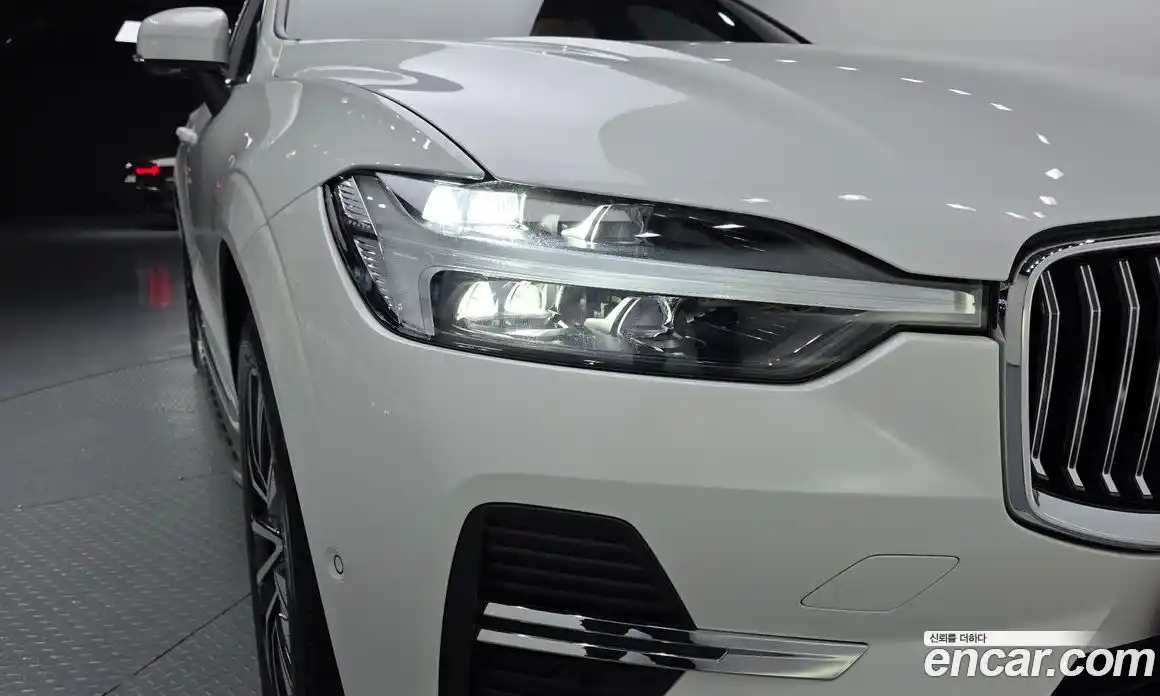 Volvo XC60 2023 2.0 автомат (гидро), фото 8