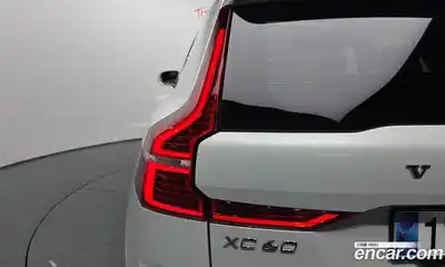 Volvo XC60 2023 2.0 автомат (гидро), миниатюра 9