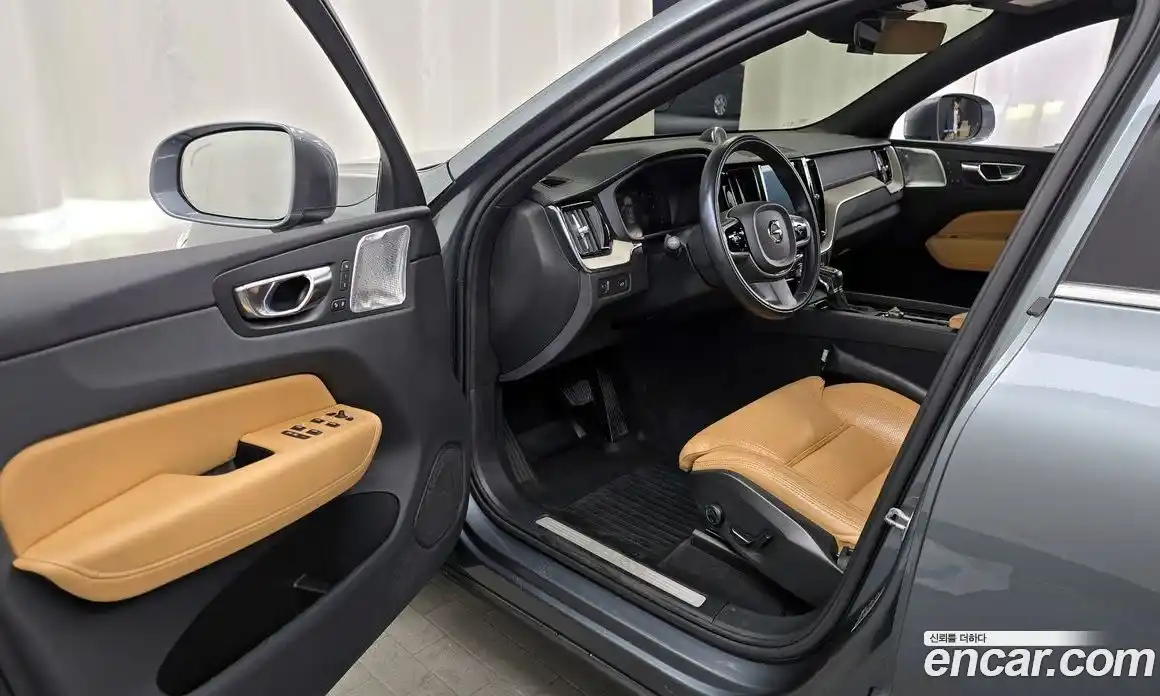 Volvo XC60 2018 2.0 автомат (гидро), фото 13