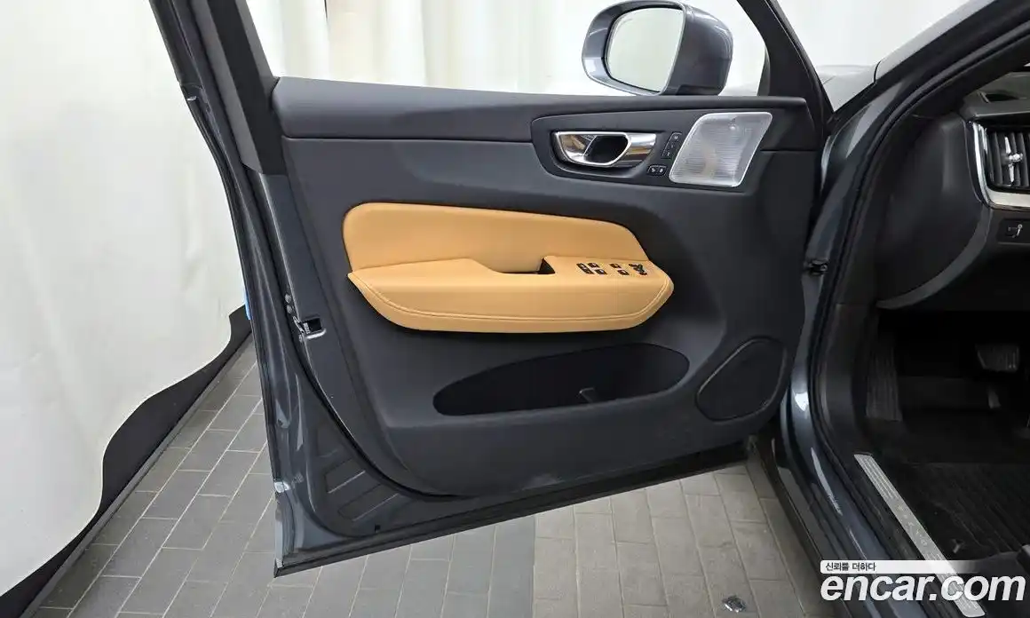 Volvo XC60 2018 2.0 автомат (гидро), фото 14