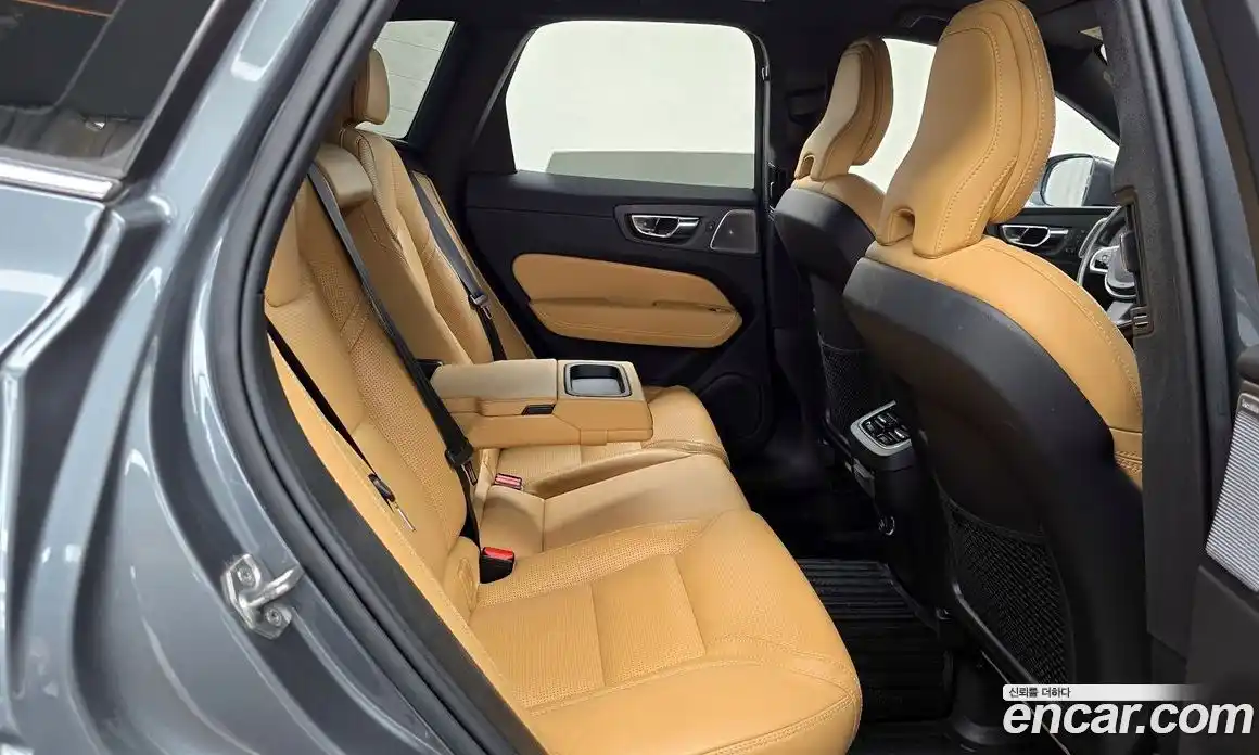 Volvo XC60 2018 2.0 автомат (гидро), фото 18