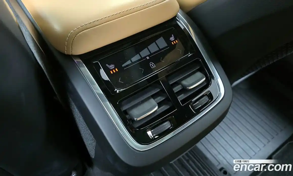 Volvo XC60 2018 2.0 автомат (гидро), фото 24