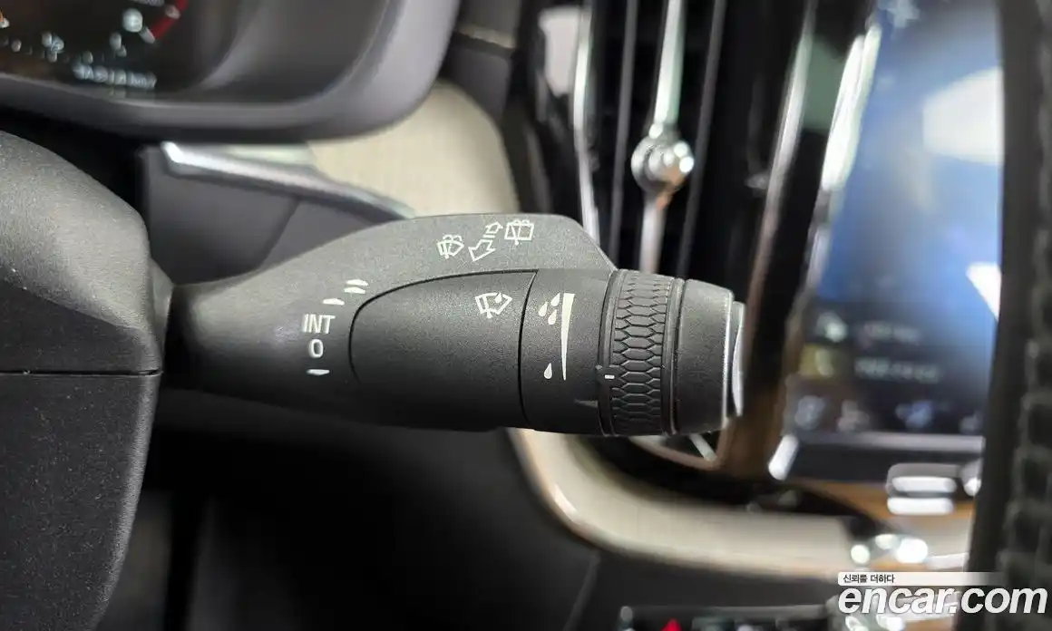 Volvo XC60 2018 2.0 автомат (гидро), фото 28