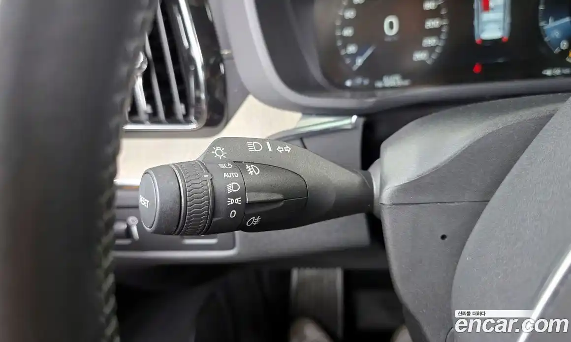 Volvo XC60 2018 2.0 автомат (гидро), фото 29