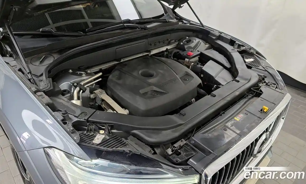Volvo XC60 2018 2.0 автомат (гидро), фото 6