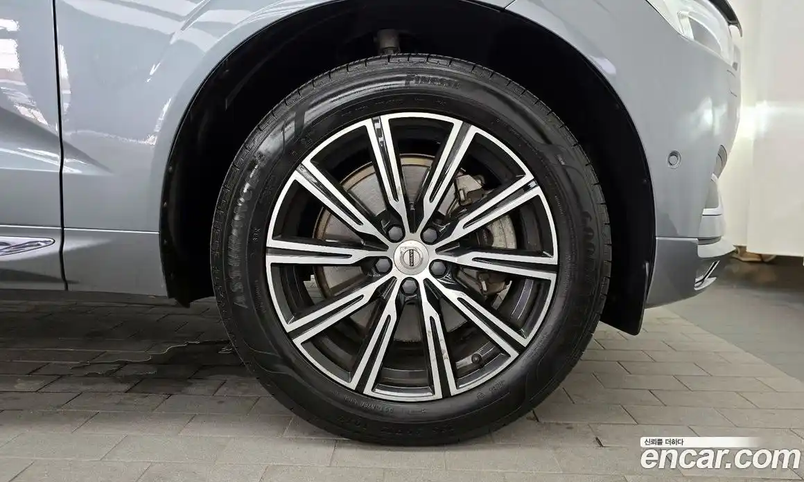 Volvo XC60 2018 2.0 автомат (гидро), фото 7