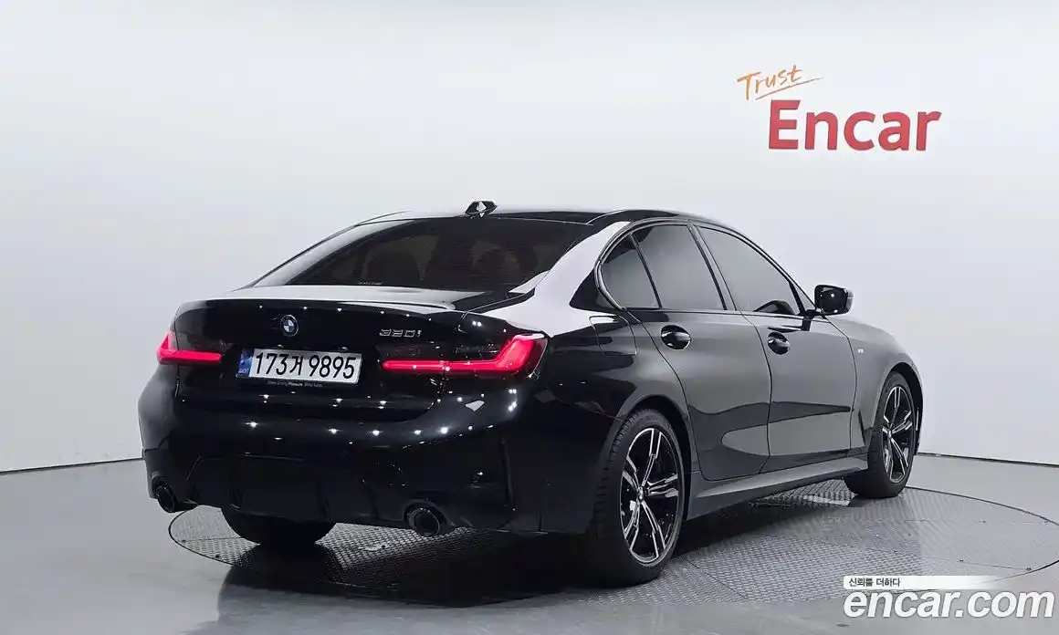 BMW 3-Series 2024 2.0 гидро, фото 2