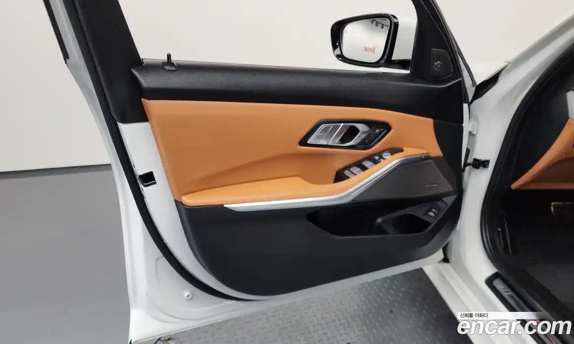 BMW 3-Series 2025 2.0 гидро, фото 14
