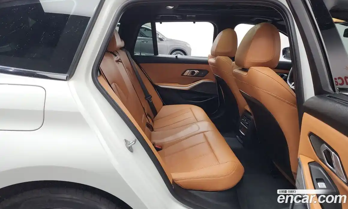BMW 3-Series 2025 2.0 гидро, фото 17