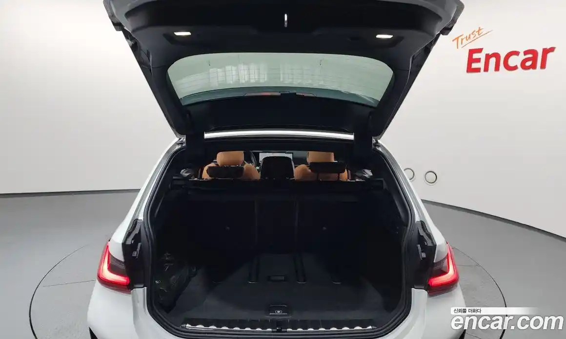 BMW 3-Series 2025 2.0 гидро, фото 26