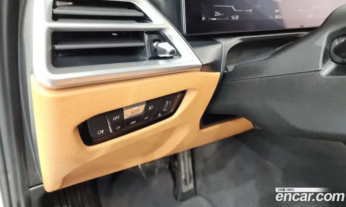BMW 3-Series 2025 2.0 гидро, фото 28