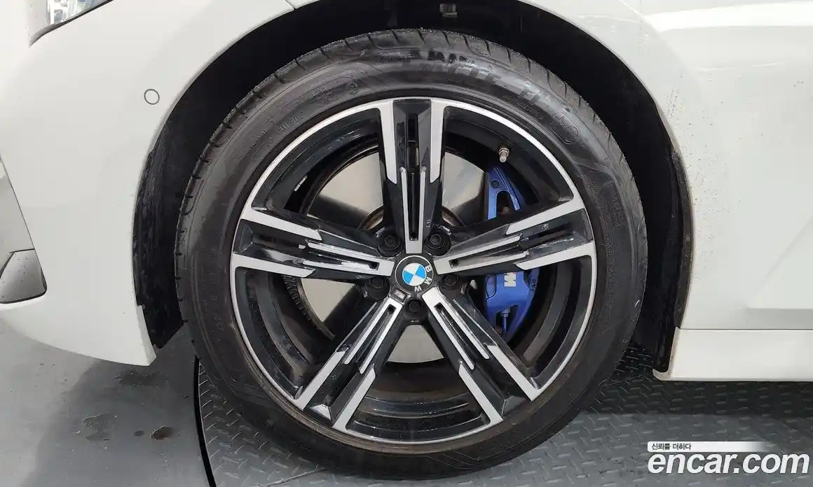 BMW 3-Series 2025 2.0 гидро, фото 5