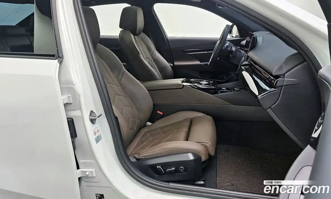 BMW 5 серия 2024 2.0 автомат (гидро), фото 16