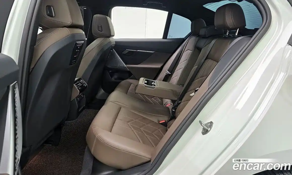 BMW 5 серия 2024 2.0 автомат (гидро), фото 18