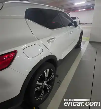 Volvo XC40 2020 2.0 автомат (гидро), миниатюра 2