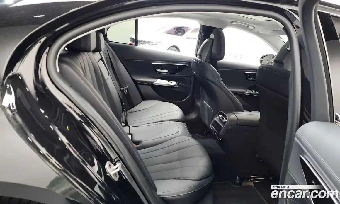 Mercedes-Benz E-Class 2024 2.0 гидро, фото 17