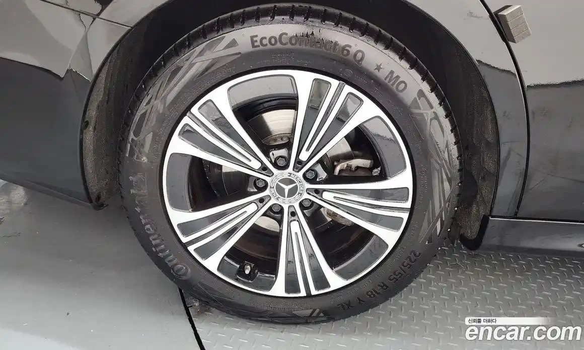 Mercedes-Benz E-Class 2024 2.0 гидро, фото 5