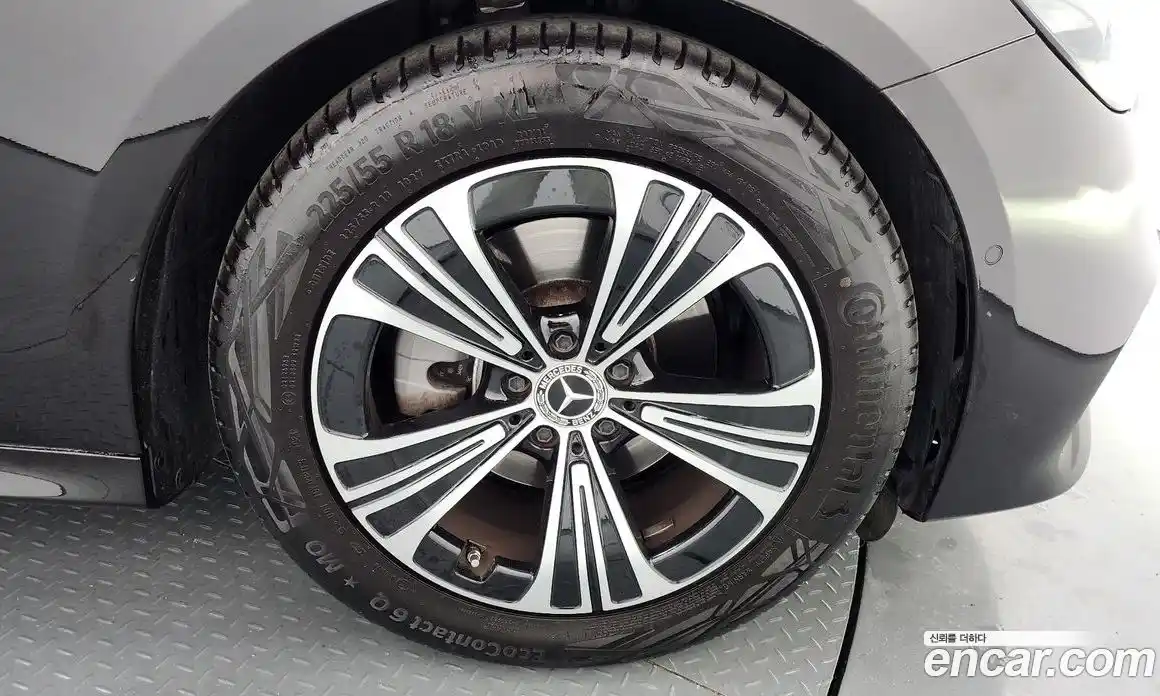 Mercedes-Benz E-Class 2024 2.0 гидро, фото 7