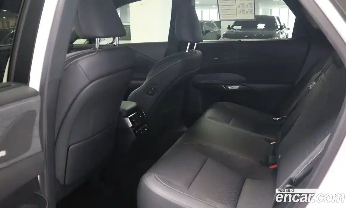 Lexus RX 2025 2.5 вариатор, фото 14