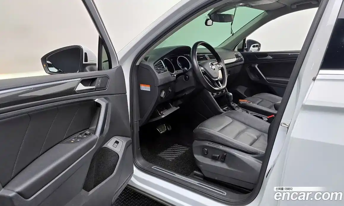 Volkswagen Tiguan 2019 2.0 автомат (гидро), фото 13