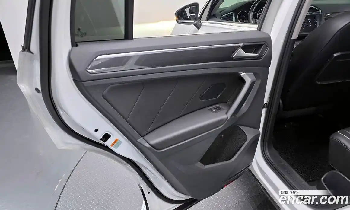 Volkswagen Tiguan 2019 2.0 автомат (гидро), фото 15