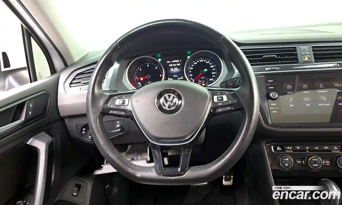 Volkswagen Tiguan 2019 2.0 автомат (гидро), фото 18