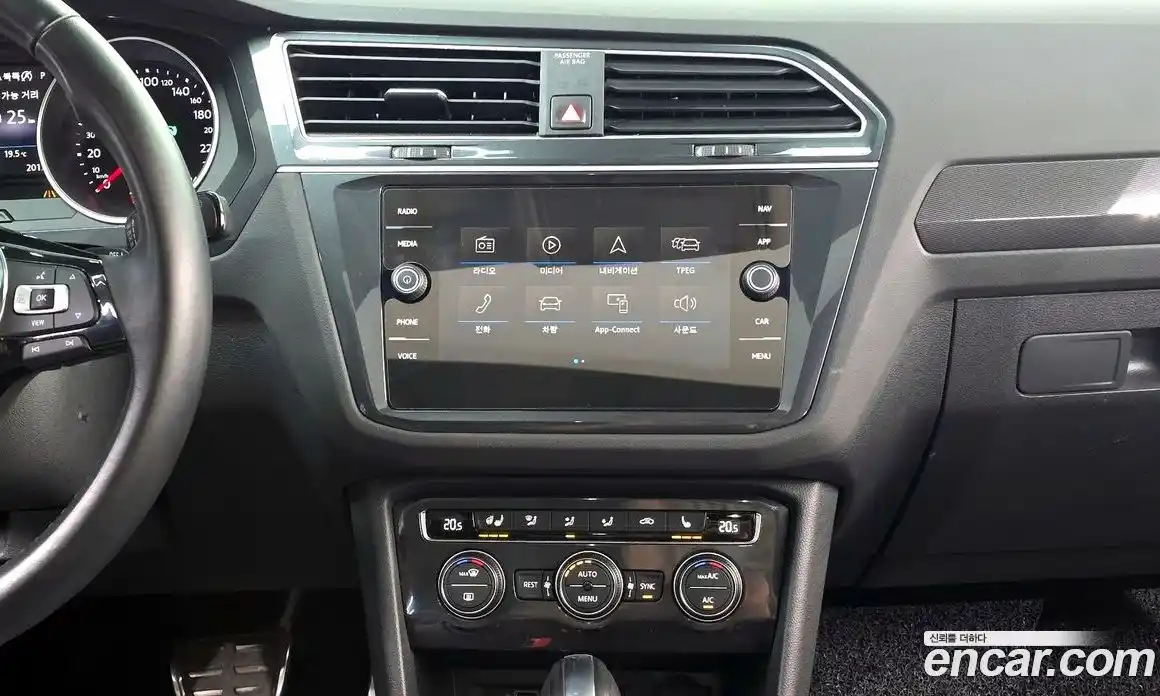 Volkswagen Tiguan 2019 2.0 автомат (гидро), фото 24
