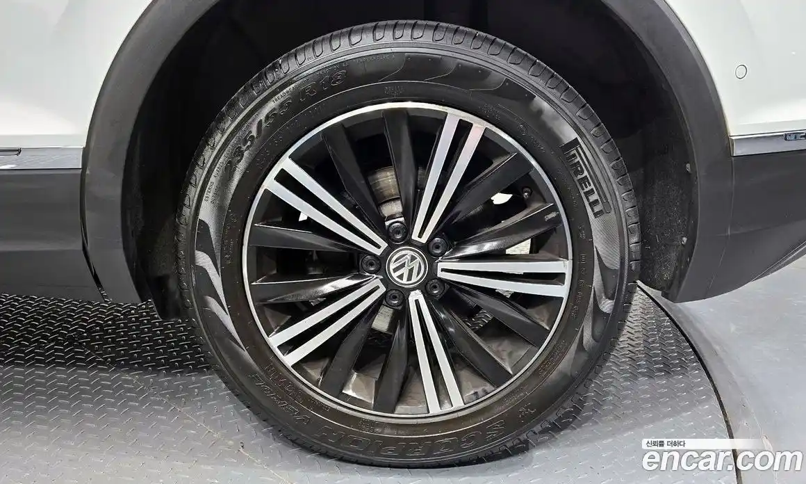 Volkswagen Tiguan 2019 2.0 автомат (гидро), фото 7