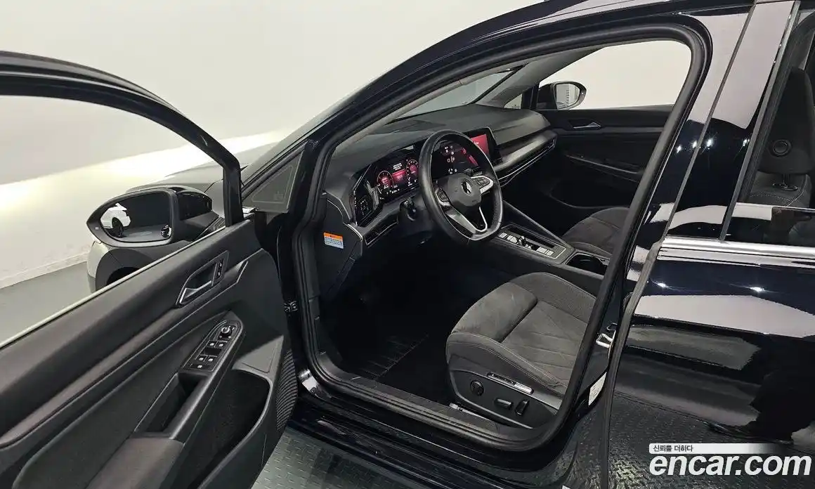 Volkswagen Golf 2022 2.0 автомат (гидро), фото 13