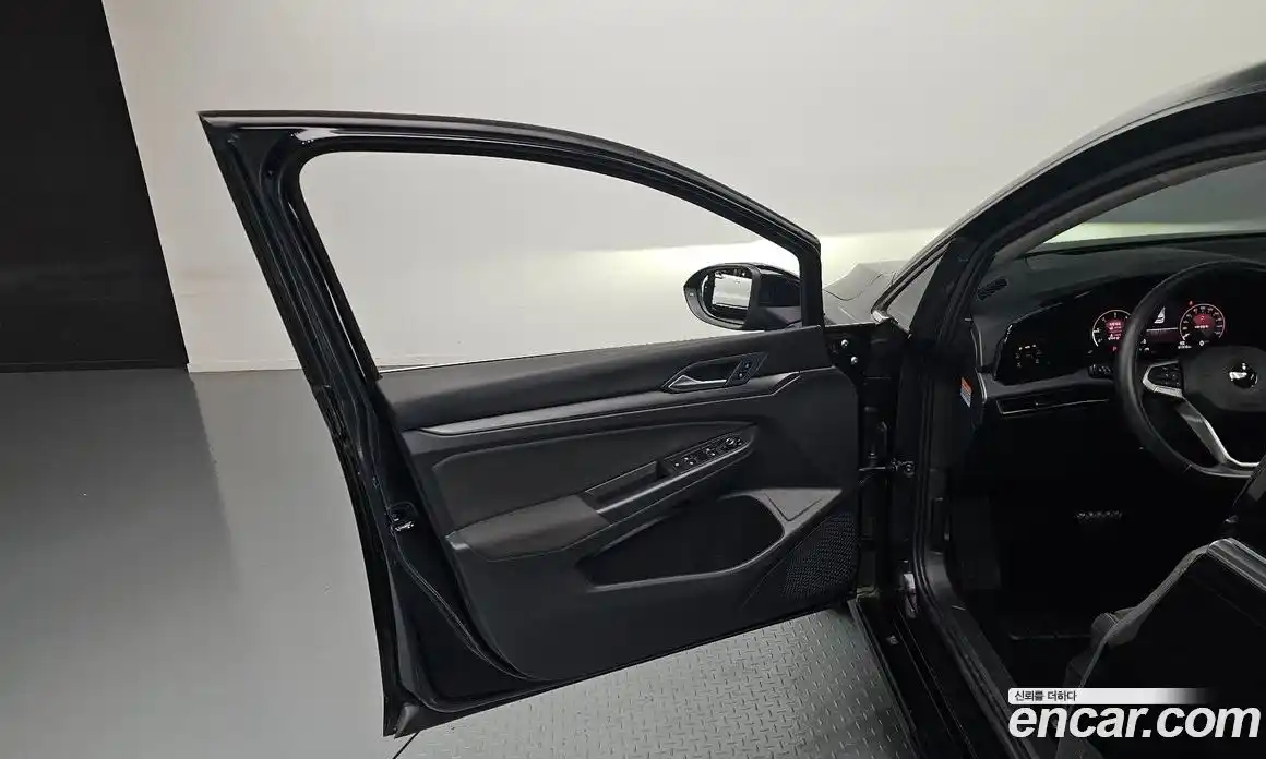 Volkswagen Golf 2022 2.0 автомат (гидро), фото 14