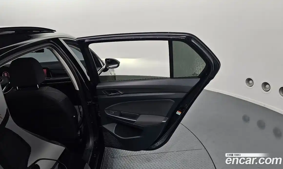 Volkswagen Golf 2022 2.0 автомат (гидро), фото 15