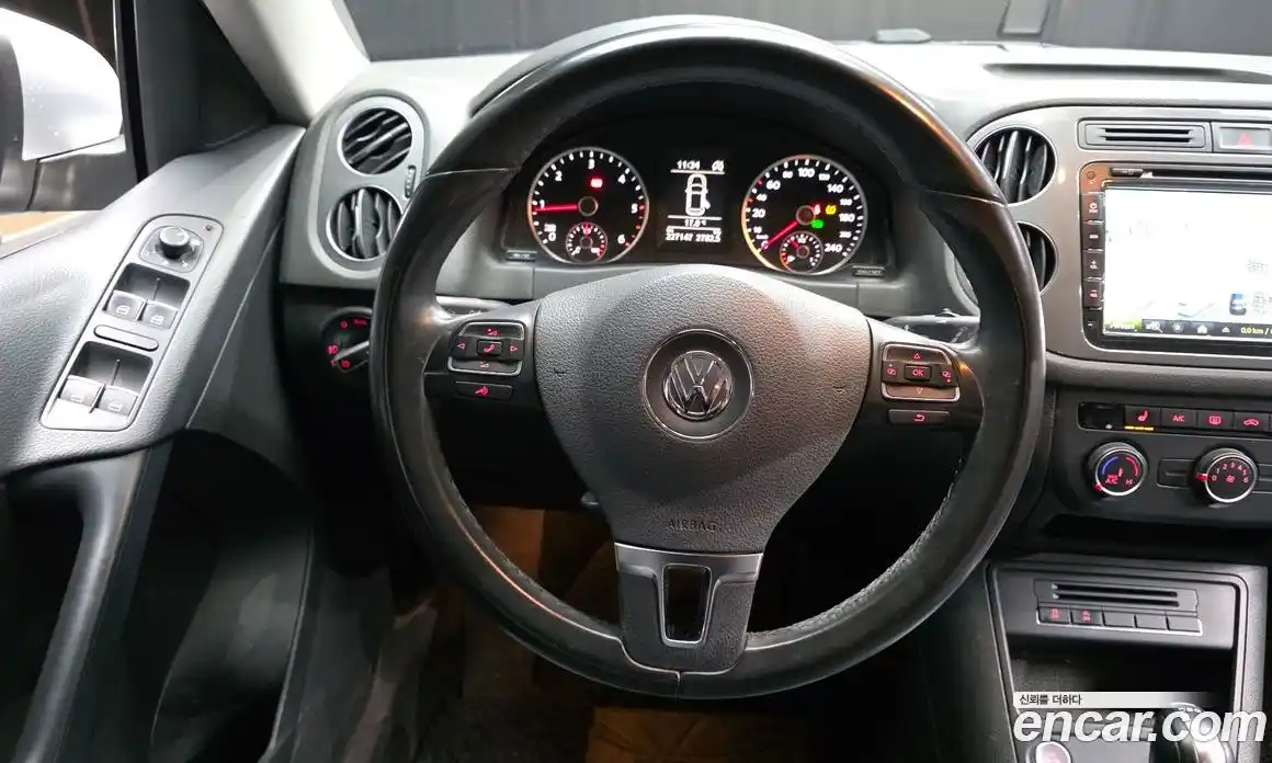 Volkswagen Tiguan 2015 2.0 автомат (гидро), фото 13