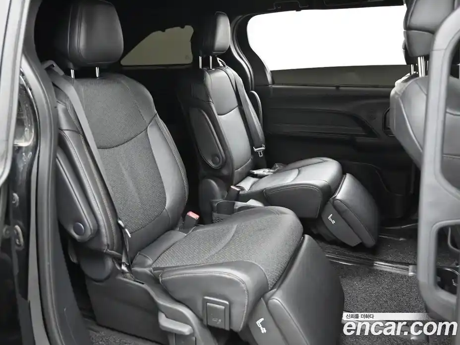 Toyota Sienna 2025 2.5 гидро, фото 12