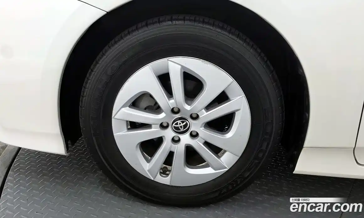 Toyota Prius 2017 1.8 гидро, фото 5