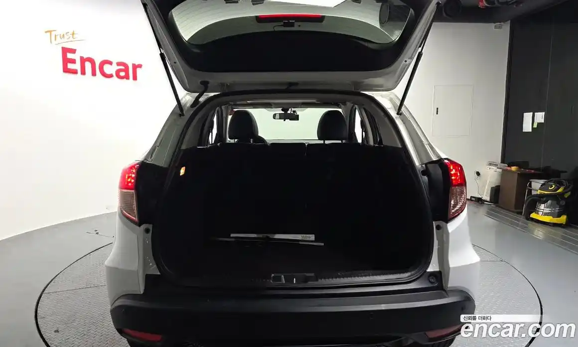 Honda HR-V 2016 1.8 автомат (гидро), фото 17
