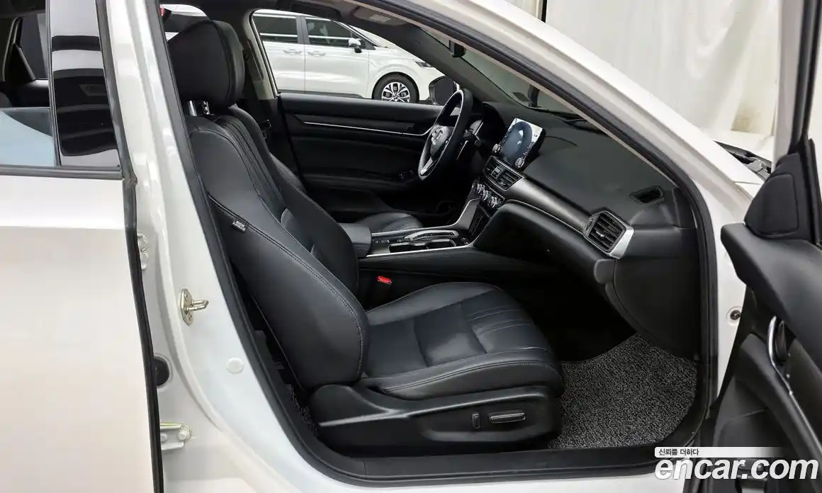 Honda Accord 2019 2.0 автомат (гидро), фото 11