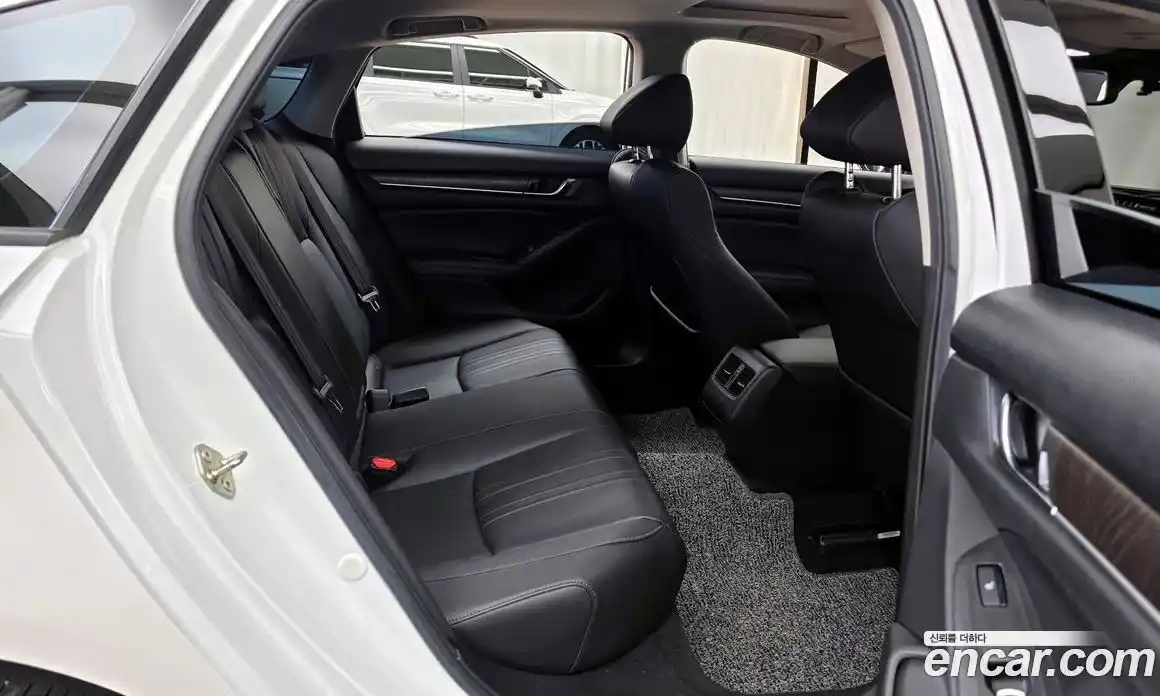 Honda Accord 2019 2.0 автомат (гидро), фото 12