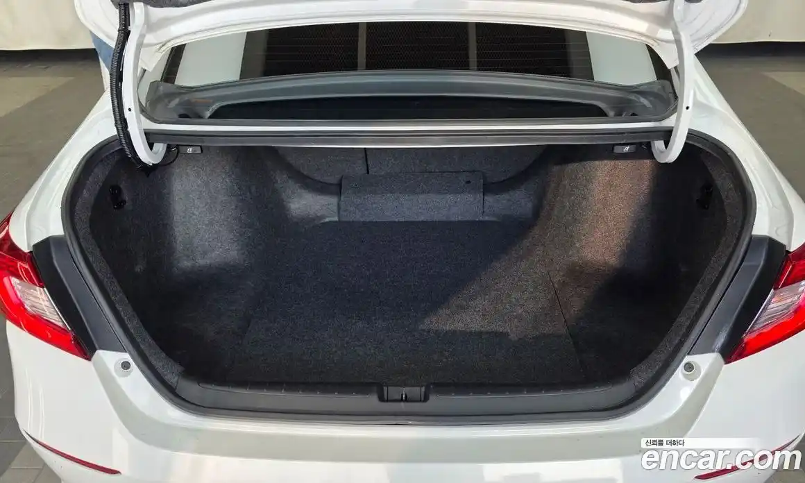 Honda Accord 2019 2.0 автомат (гидро), фото 20