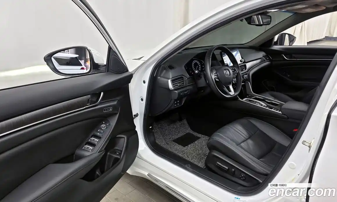 Honda Accord 2019 2.0 автомат (гидро), фото 10