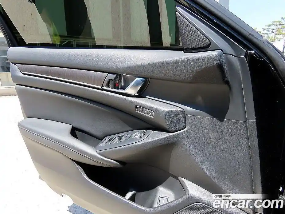 Honda Accord 2019 2.0 автомат (гидро), фото 12