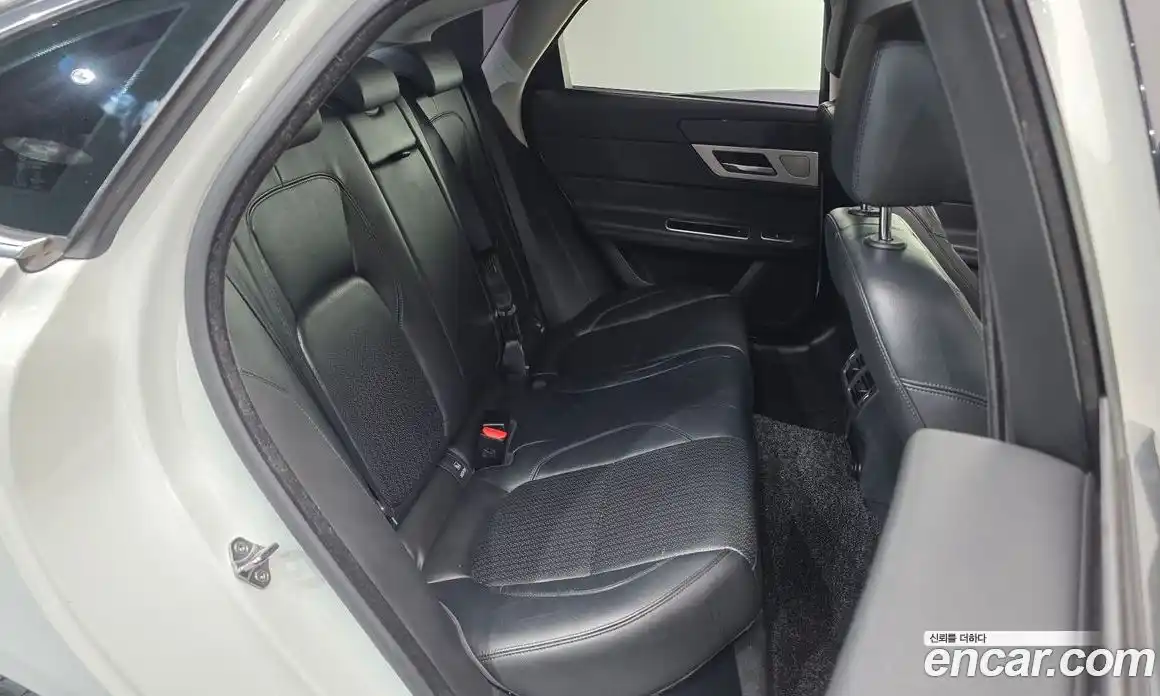 Jaguar XF 2018 2.0 гидро, фото 11