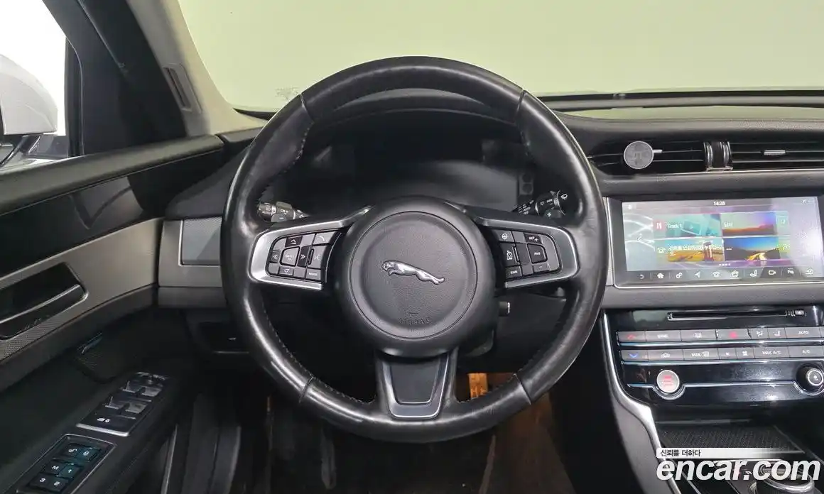 Jaguar XF 2018 2.0 гидро, фото 12
