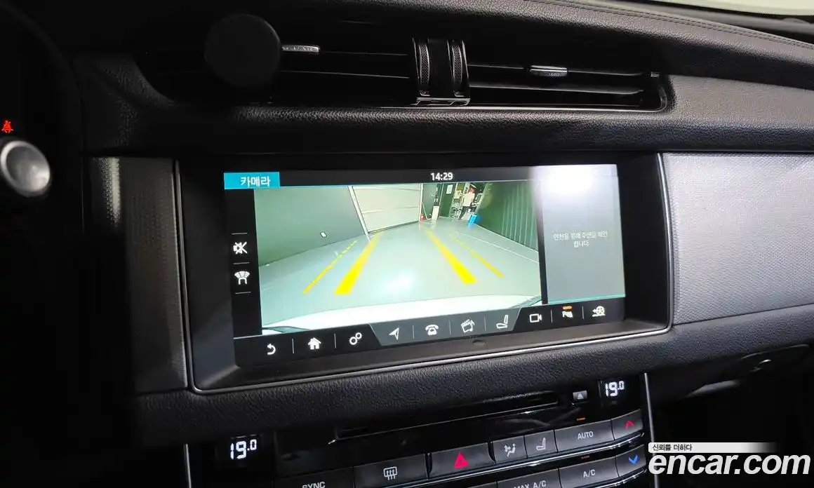 Jaguar XF 2018 2.0 гидро, фото 14