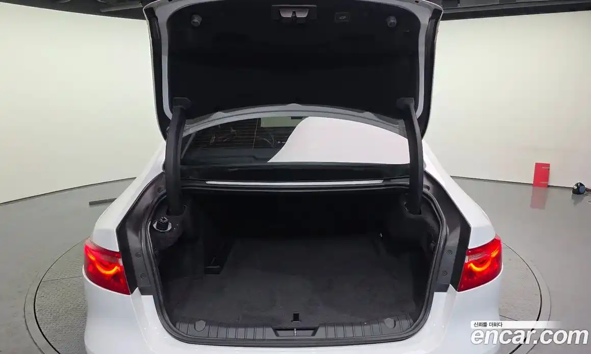 Jaguar XF 2018 2.0 гидро, фото 20