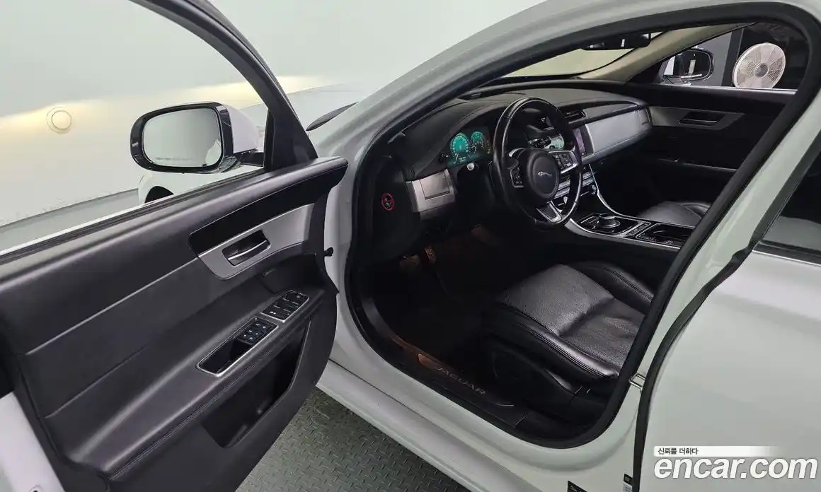 Jaguar XF 2018 2.0 гидро, фото 10