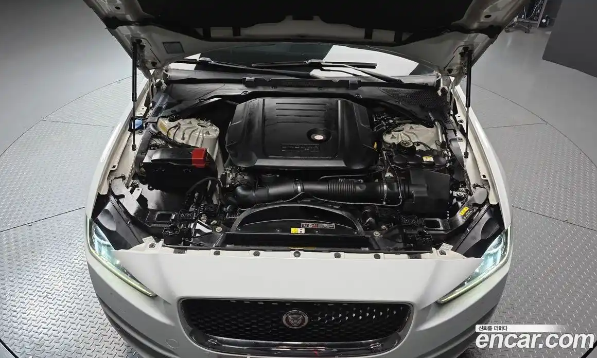 Jaguar XE 2015 2.0 гидро, фото 6