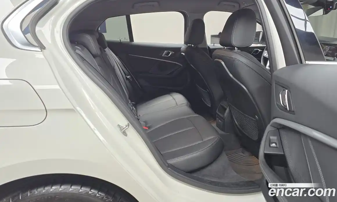 BMW 1 серия 2022 2.0 автомат (гидро), фото 12