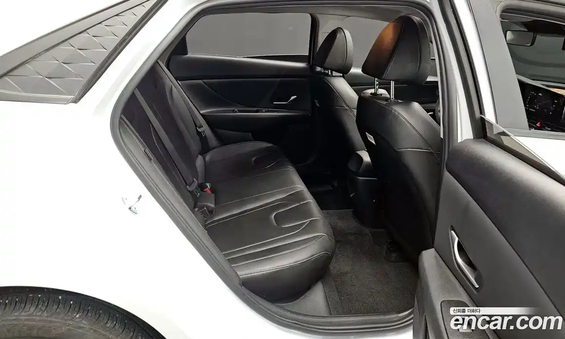 Hyundai Avante 2023 1.6 автомат (гидро), фото 11