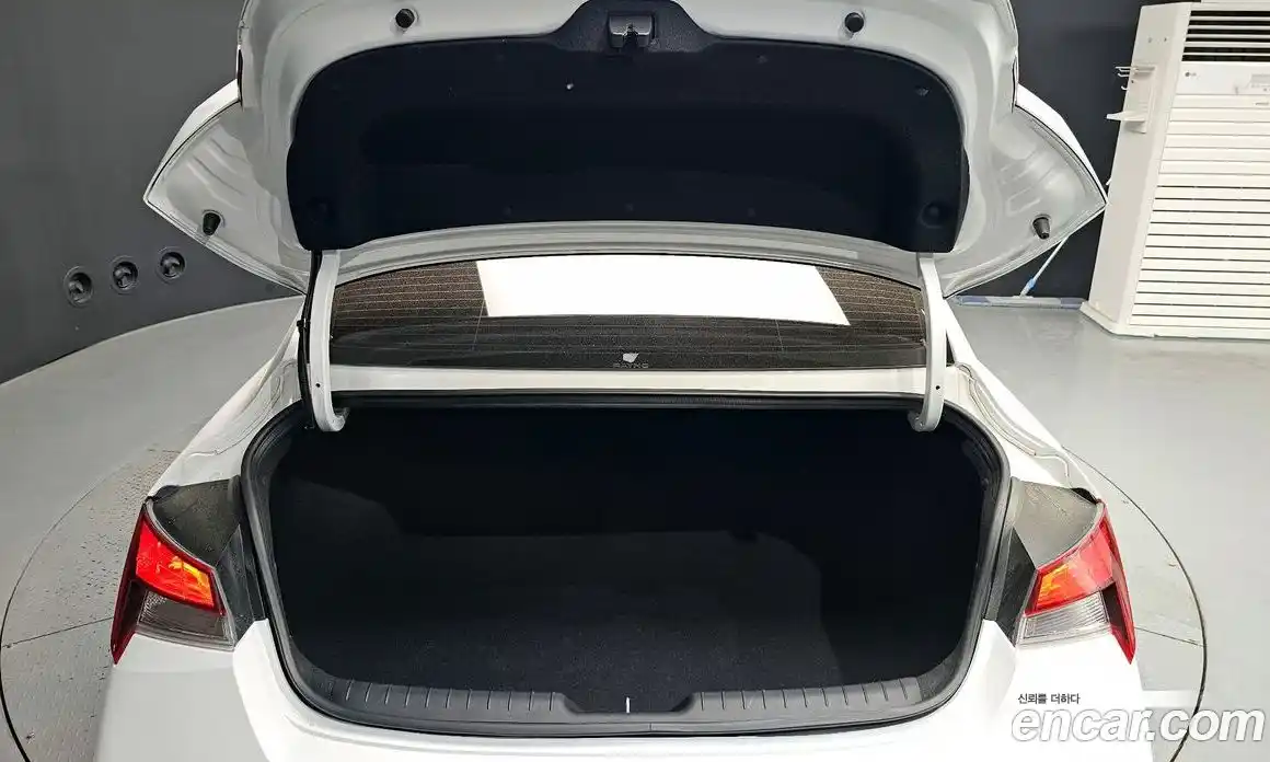 Hyundai Avante 2023 1.6 автомат (гидро), фото 20
