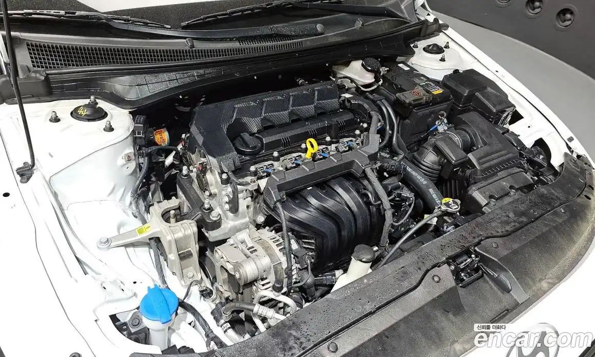 Hyundai Avante 2023 1.6 автомат (гидро), фото 6